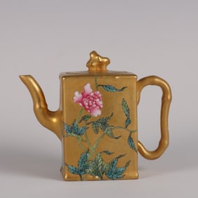 A Qing Dynasty Yongzheng imperial gold pastel poppy pattern square teapot