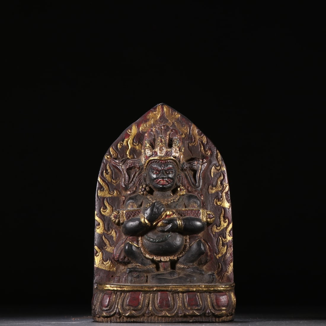 A black stone painted gold two-armed mahagala Buddha statue from the Qing Dynasty: A black stone painted with gold and two arms of Mahakala Buddha statue from the Qing Dynasty SIZE: H:15.3cm W:10.4cm W:947g (The Dimensions Of All Batches Are Manually Measured.If You Need More Detail