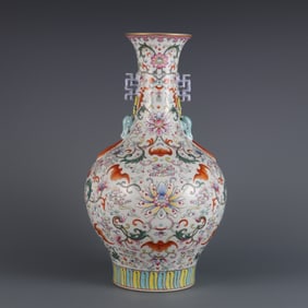 A piece of the Qing Dynasty Qianlong year of the pastel fortune and sheep ear appreciation bottle
