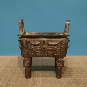 A fine bronze square tripod inscription