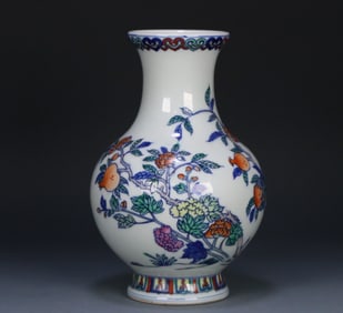A piece of the Qing Dynasty Yongzheng year of the official kiln bucket color pomegranate bottle