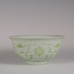 A Qing Dynasty Daoguangnian made of green color Kui phoenix peony pattern bowl