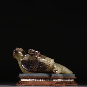 A piece of ancient jade phoenix bird ornaments from the Han Dynasty