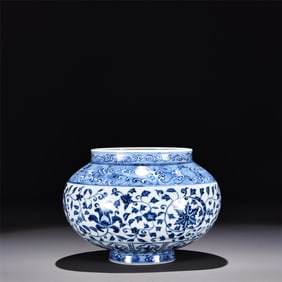 A blue and white entwined flower pattern tall foot jar made in Xuande in the Ming Dynasty