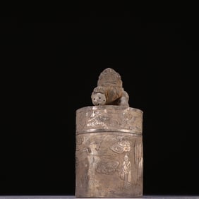 A piece of pure silver lion ball box from the Qing Dynasty