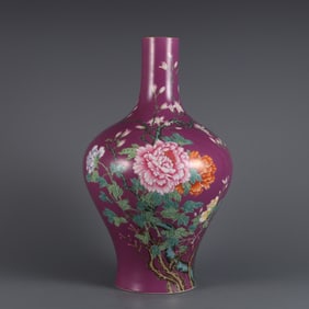 A carmine ground pastel peony pattern nectar bottle made in the Qianlong year of the Qing Dynasty