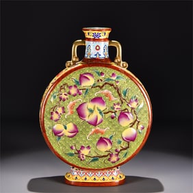 A piece of Qing Dynasty Qianlong year enamel carved Fushou Mantang flat bottle