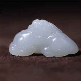 A piece of exquisite Hetian jade seed material Tianlu beast