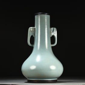 A amphora-shaped vase from a Ru kiln in the Song Dynasty