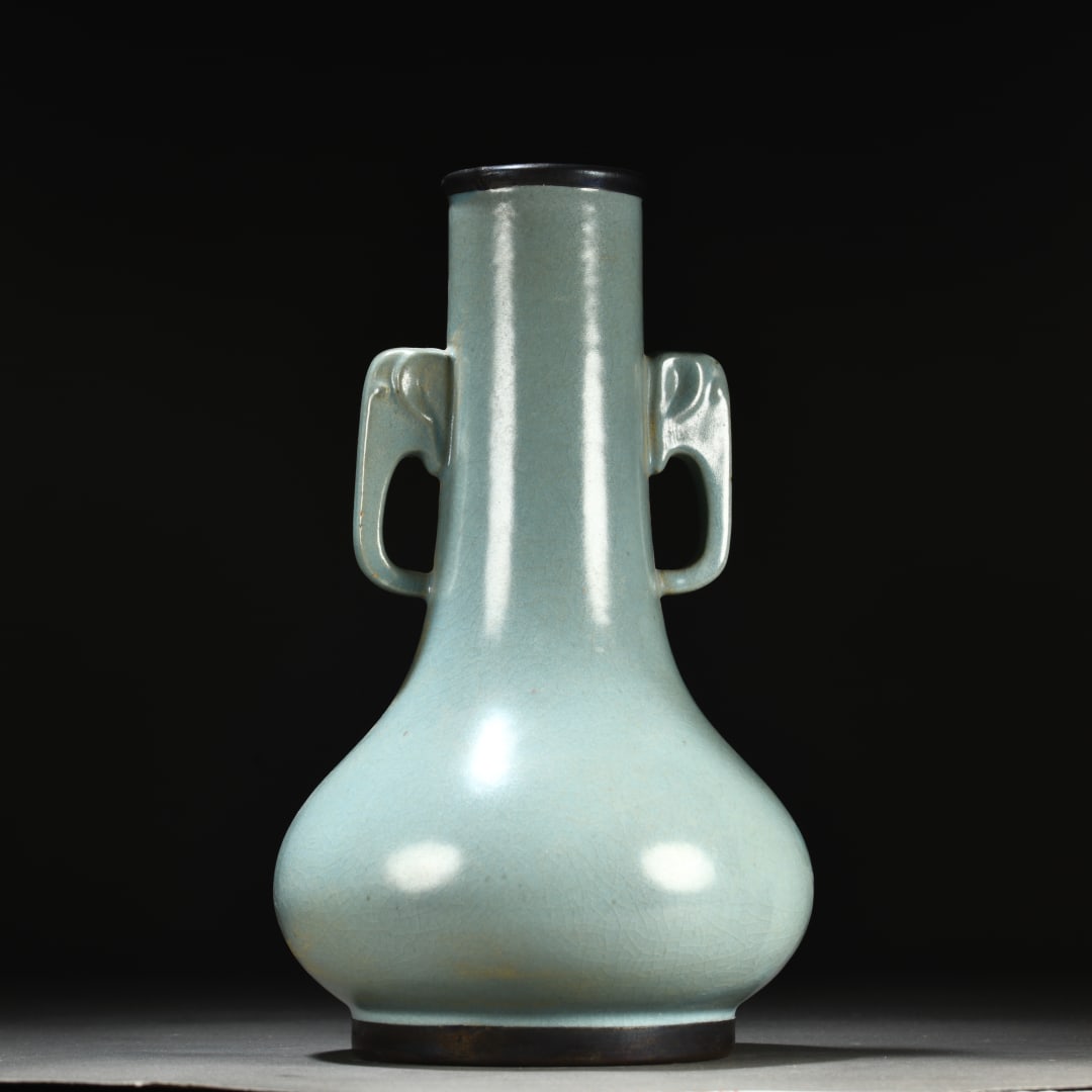 A amphora-shaped vase from a Ru kiln in the Song Dynasty: The amphora of the Ru kiln of the Song Dynasty SIZE: H:22.5cm W:13cm (The Dimensions Of All Batches Are Manually Measured.If You Need More Detailed Information, Please Contact Our Customer Service Bef