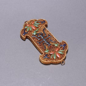 A piece of silver gilt filigree inlaid with many treasures of the Qing Dynasty