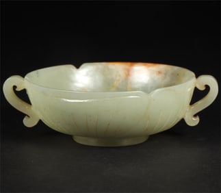 A beautiful Hetian jade amphora