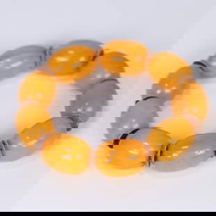 A bracelet of old beeswax jujube beads from the Qing Dynasty: The old beeswax jujube bead bracelet of the Qing Dynasty SIZE: 2.4x1.7cm W:34.5g (The Dimensions Of All Batches Are Manually Measured.If You Need More Detailed Information, Please Contact Our Customer