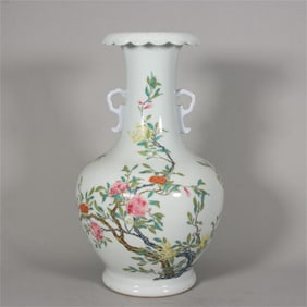 A pastel three-fruit pattern reverse bottle made in the Qianlong year of the Qing Dynasty