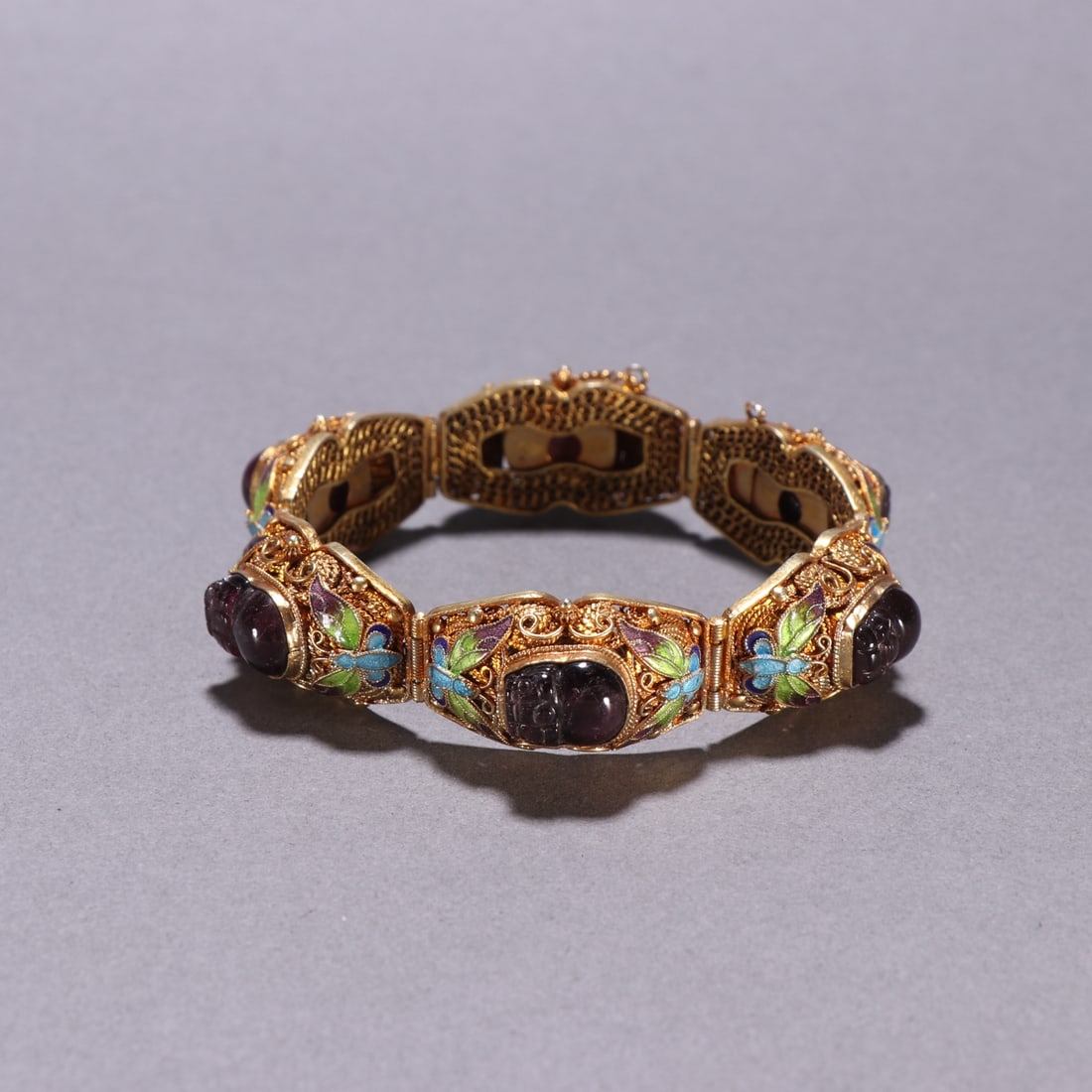 A Qing Dynasty silver-gilt crystal-encrusted roasted blue hand steak (1 of 8)