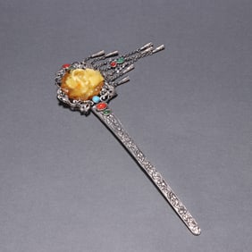 A delicate silver-inlaid beeswax hairpin