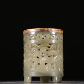 A piece of Liaojin Hetian jade wrapped gold carved flower and bird pattern pen holder