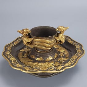 A fine bronze gilt flower pot