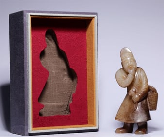 A piece of exquisite Hetian jade with the ancient people picking grass