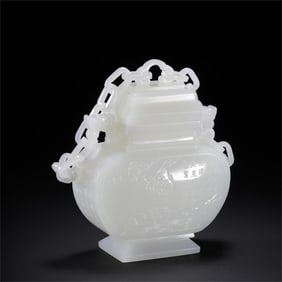 A fine Hetian jade chain bottle