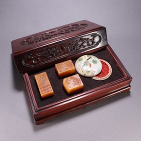A set of Qing Dynasty famous family style Tian Huangshi character story seal with box