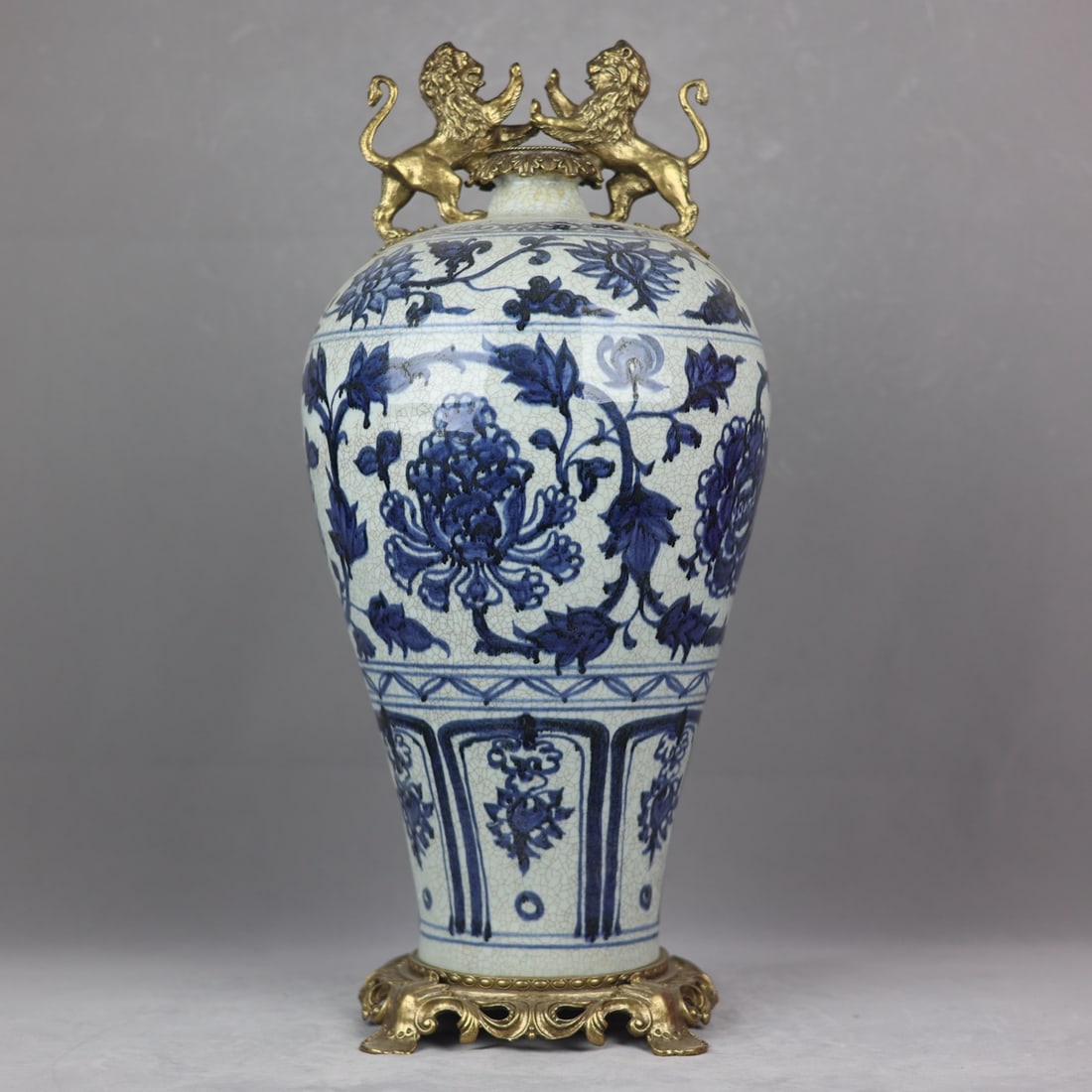 A blue and white entwined lotus pattern inlaid with copper lion amphora plum vase from the Yuan: The blue and white entwined branch lotus pattern of the Yuan Dynasty is inlaid with copper lion amphorae SIZE: H:54cm Calibre:8cm D:23cm Bottom:19.5cm (The Dimensions Of All Batches Are Manually Measu