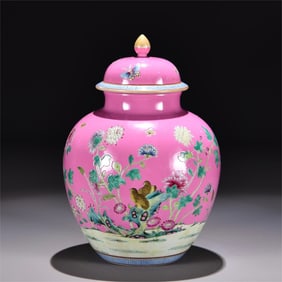 A red ground pastel made in the Qianlong year of the Qing Dynasty to live and work in peace and