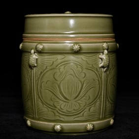 A carved floral pattern lid jar from the Yue kiln of the Song Dynasty