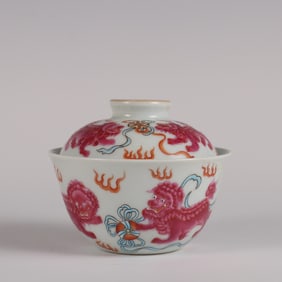 A Qing Dynasty Yongzheng annual enamel color lion hydrangea pattern bowl