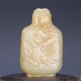 A Hetian jade phoenix snuff bottle from the Ming Dynasty