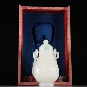 A Hetian jade character story from the Qing Dynasty Handle bottle