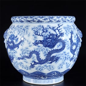 A seawater dragon pattern tank made in the Qianlong year of the Qing Dynasty