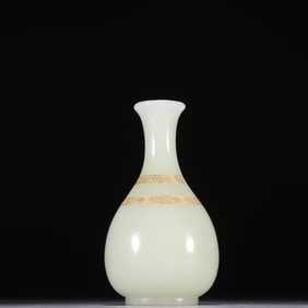 A Hetian jade pot spring vase from the Qing Dynasty