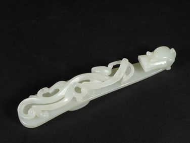 A piece of exquisite Hetian jade with hook