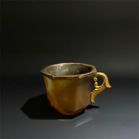 A gold-filled agate octagonal cup from the Qing Dynasty