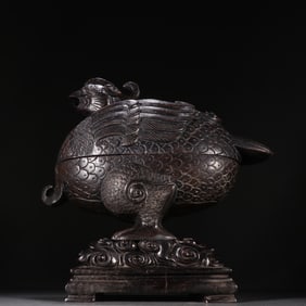 A piece of agarwood phoenix bird lid box from the Qing Dynasty