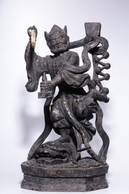 A piece of Qing Dynasty wood carving lacquer gold kui star point bucket dominates the head ornament
