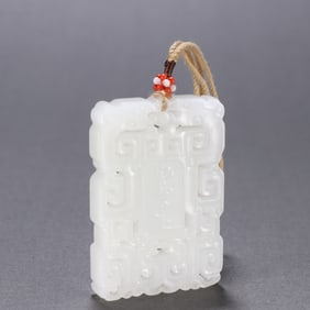 A Hetian jade dragon fasting card from the Qing Dynasty