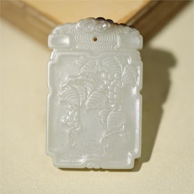 A piece of Hetian white jade seed material Fushou Mianmian brand of the Qing Dynasty