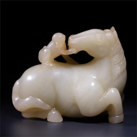 A beautiful Hetian jade ornament immediately sealed the marquis