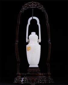 A beautiful Hetian jade tiliang bottle