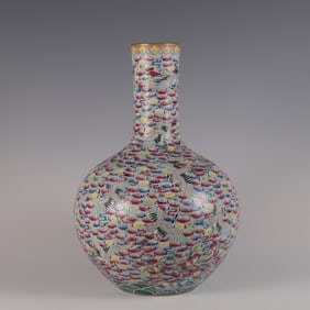 A Qing Dynasty Jiaqing year of the green pastel crane song nine days pattern celestial ball bottle