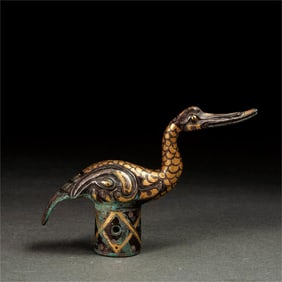 A beautiful piece of gold and silver crane cane head