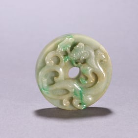 A piece of jade dragon jade from the Qing Dynasty