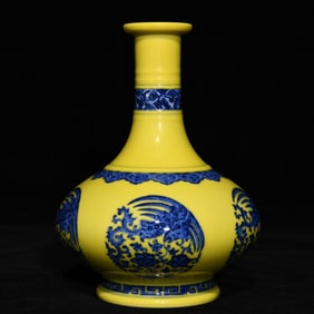 A piece of the Qing Dynasty Yongzheng year of the delicate yellow glazed blue and white group