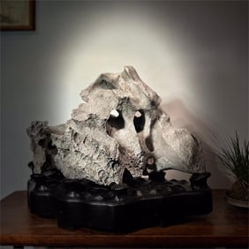 A piece of exquisite Taihu Lake stone Ruiyun Peak