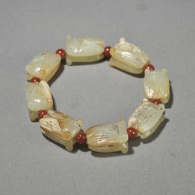 A beautiful piece of ancient jade is a blockbuster bracelet