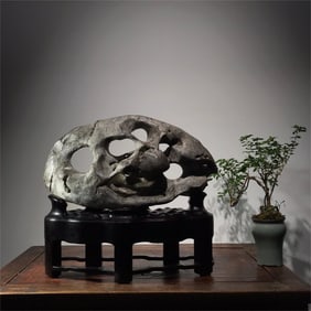 A piece of exquisite study Taihu Shi Lingyun