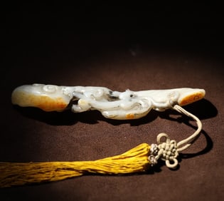 A piece of exquisite Hetian jade seed material with the original leather dragon Ruyi