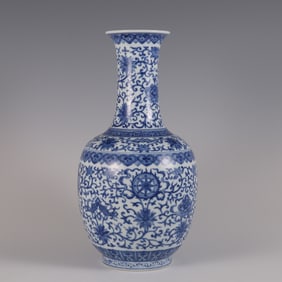 A blue and white entwined lotus eight-treasure pattern appreciation bottle made in the Qianlong year